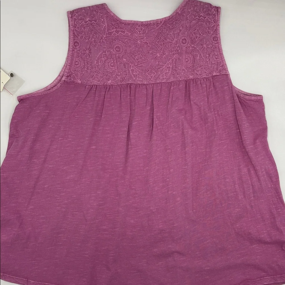 Lucky Brand Embroidered Yoke Sleeveless Top in First Bloom - Picture 4 of 7